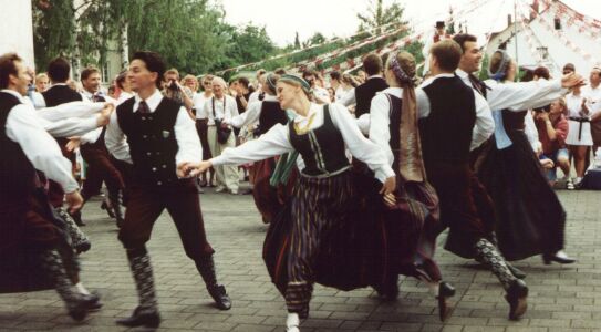 Folklore-Festival Forchheim 1992 - Auftritt vor der Anna-Kirche